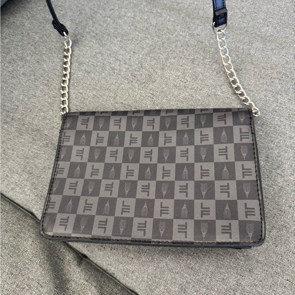London Fog Black and Gray Crossbody Bag - Picture 3 of 10